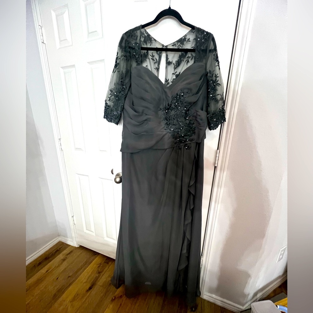 NWT JJ’s House MOB gown